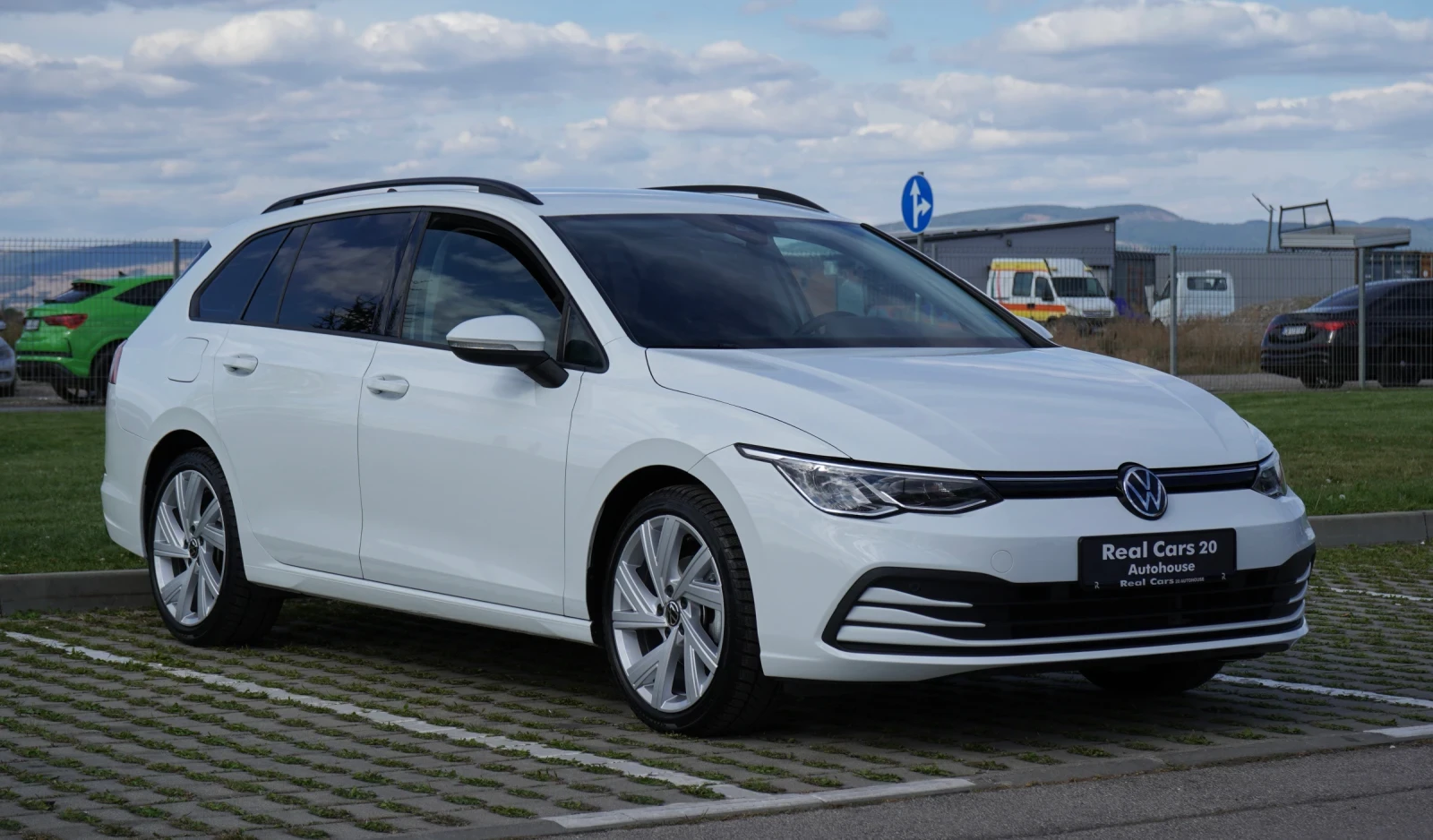 VW Golf VARIANT 1.5 eTSI * CAMERA* 18"* CAPRLAY* , снимка 3 - Автомобили и джипове - 56213304