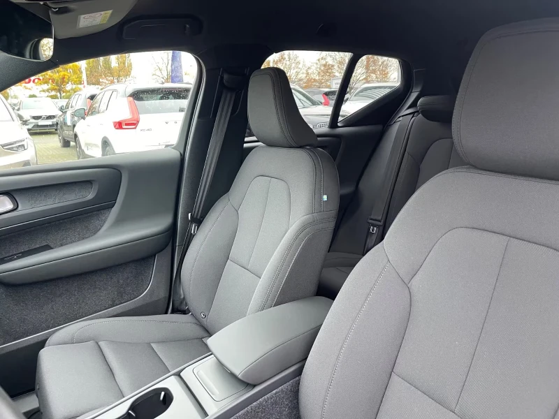 Volvo EX40 PLUS-DARK/408HP/AWD/TWIN/MEMO/360/LED/DIGI/661g, снимка 8 - Автомобили и джипове - 52727064