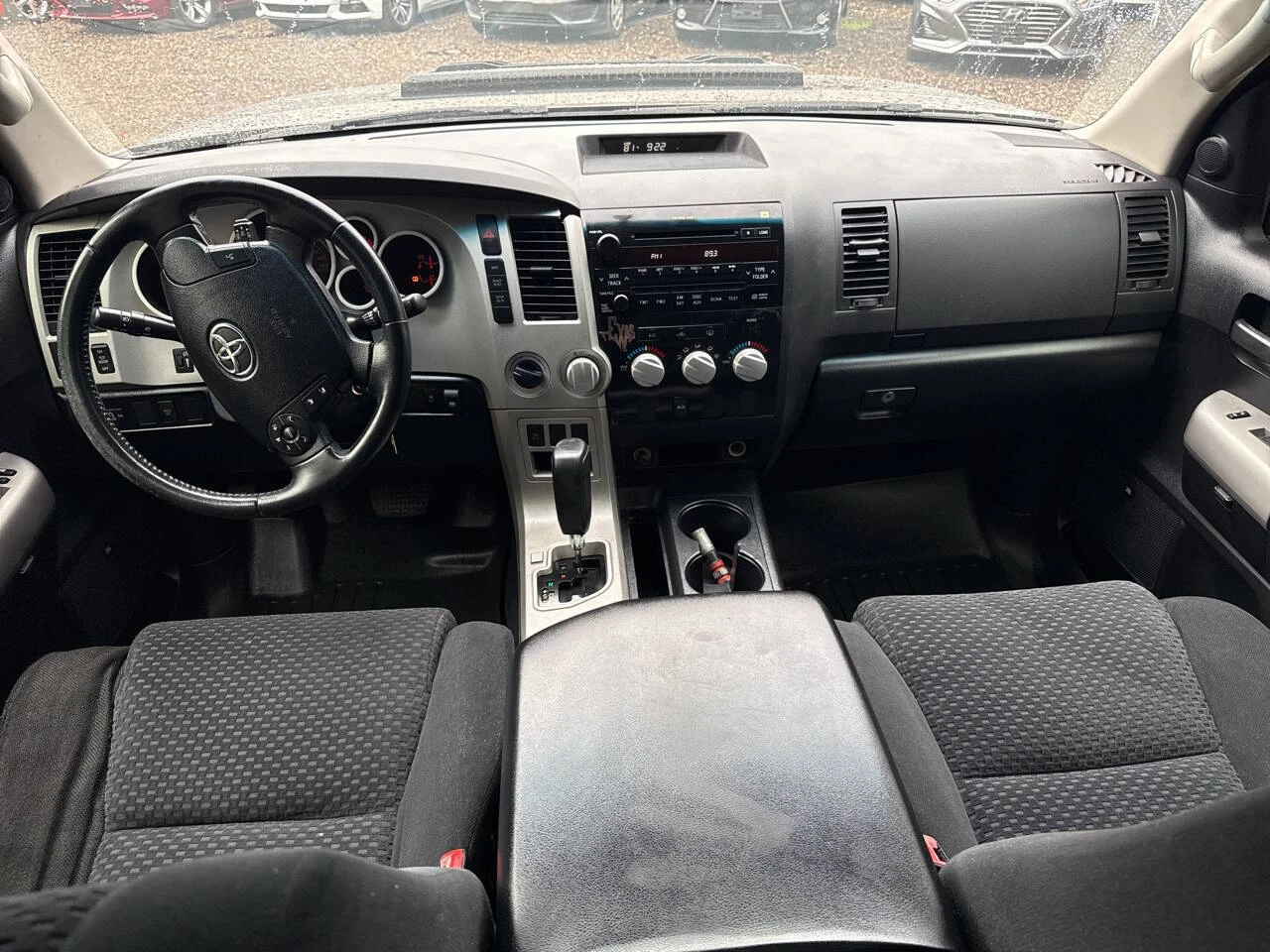 Toyota Tundra SR5* 5.7L V8* ПЕРФЕКТЕН ЗА ГАЗ - изображение 10