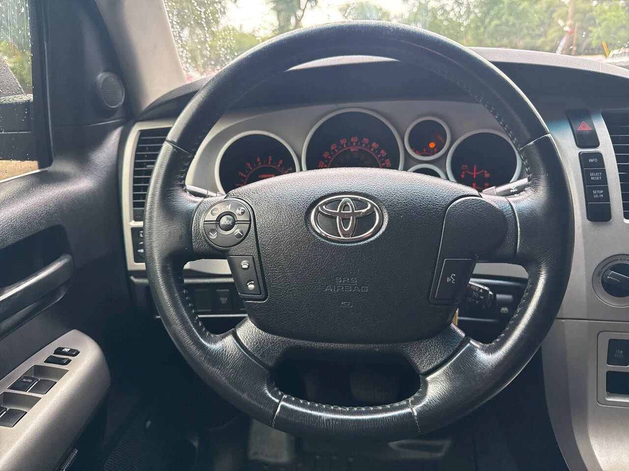 Toyota Tundra SR5* 5.7L V8* ПЕРФЕКТЕН ЗА ГАЗ - изображение 9