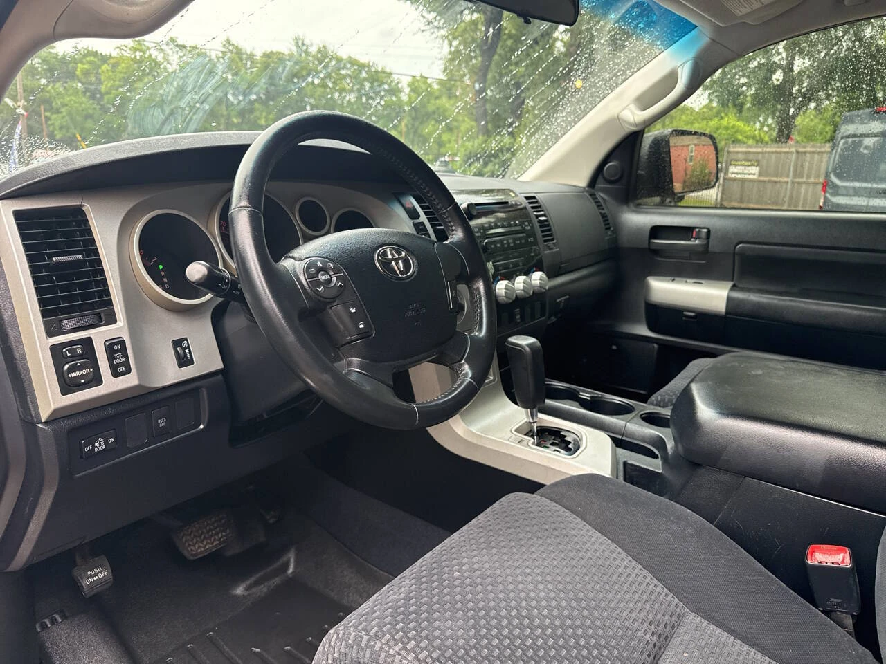 Toyota Tundra SR5* 5.7L V8* ПЕРФЕКТЕН ЗА ГАЗ - изображение 8