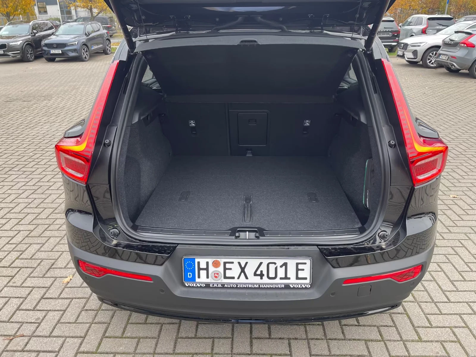 Volvo EX40 PLUS-DARK/408HP/AWD/TWIN/MEMO/360/LED/DIGI/661g - изображение 7