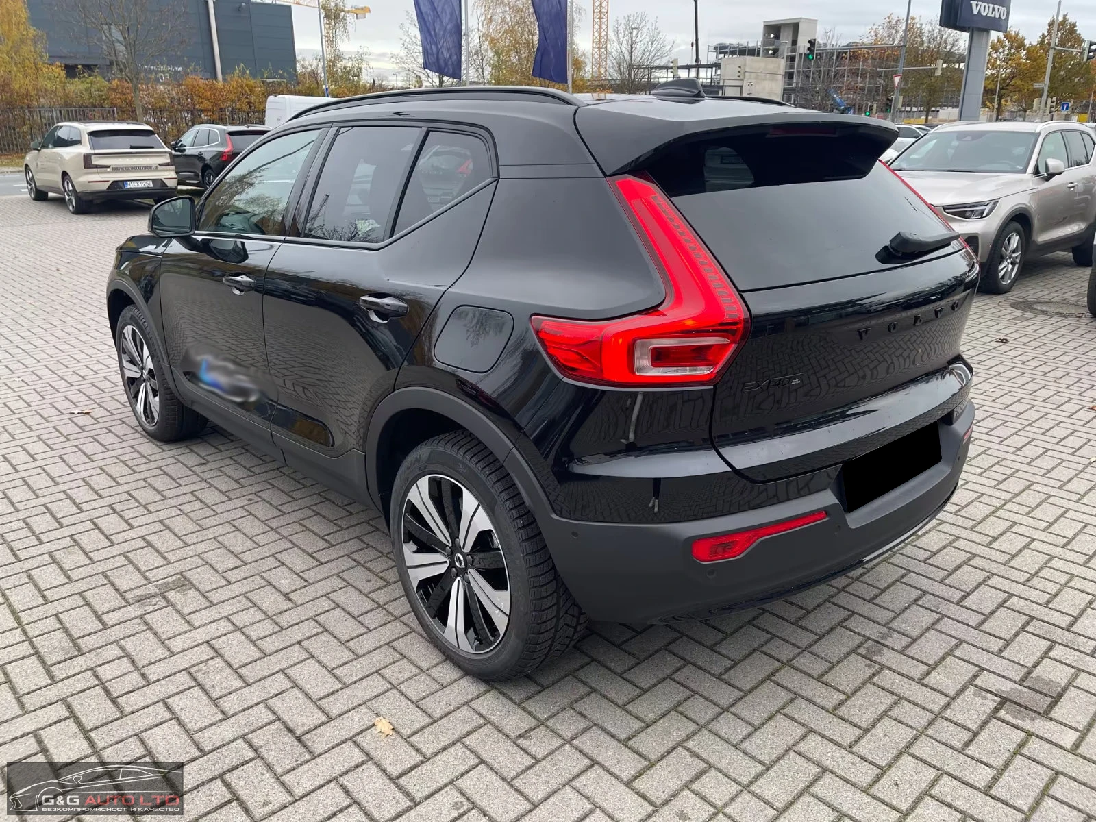 Volvo EX40 PLUS-DARK/408HP/AWD/TWIN/MEMO/360/LED/DIGI/661g - изображение 3