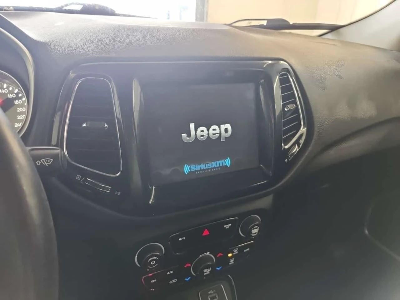 Jeep Compass LIMITED/CARFAX/Кожа/Подгрев/Шибедах, снимка 11 - Автомобили и джипове - 54128862