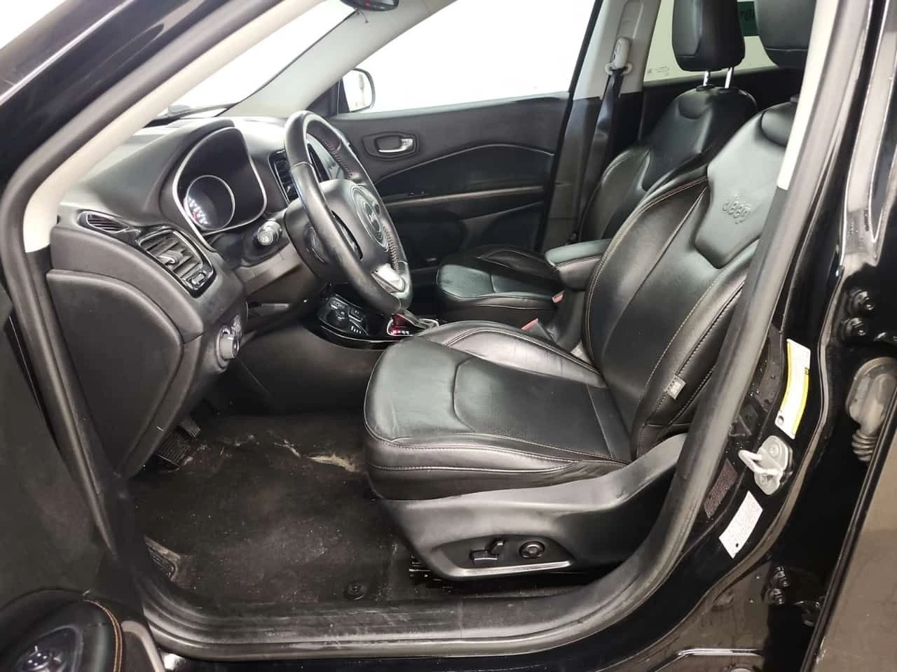 Jeep Compass LIMITED/CARFAX/Кожа/Подгрев/Шибедах, снимка 7 - Автомобили и джипове - 54128862