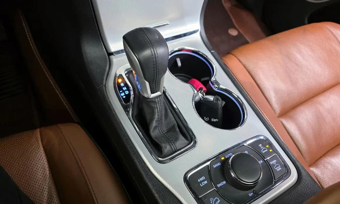 Jeep Grand cherokee 3.6 Summit, снимка 8 - Автомобили и джипове - 54512960
