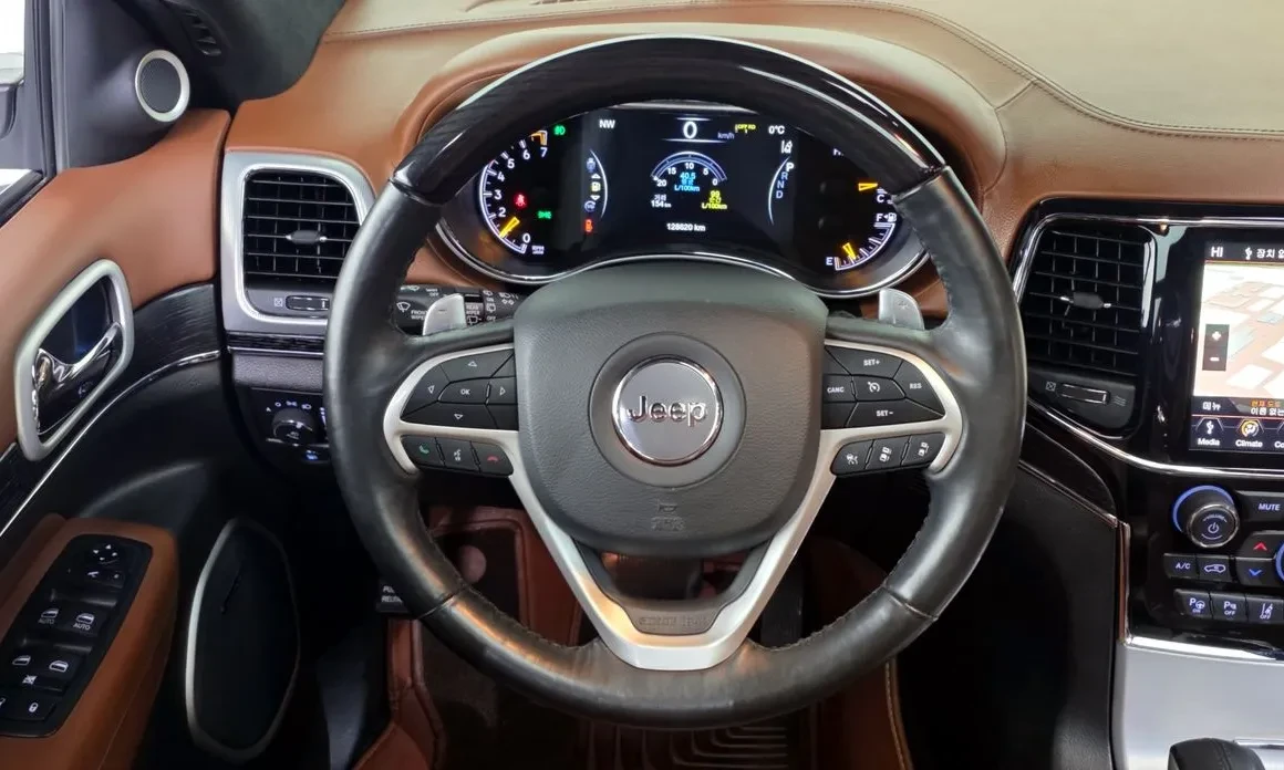 Jeep Grand cherokee 3.6 Summit, снимка 12 - Автомобили и джипове - 54512960