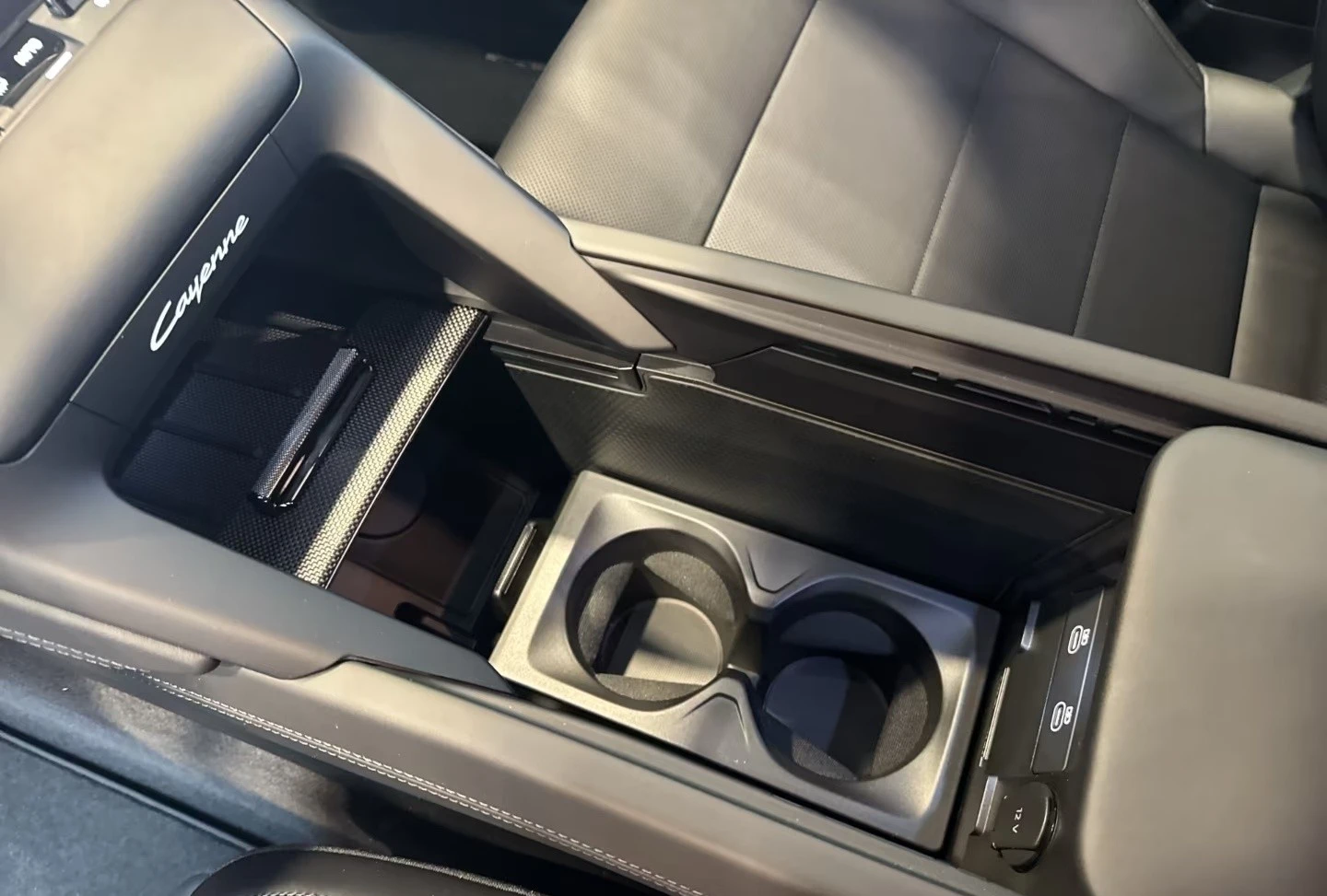 Porsche Cayenne S COUPE ELECTRIC SPORT-DESIGN BOSE PANORAMA 360, снимка 11 - Автомобили и джипове - 55674396