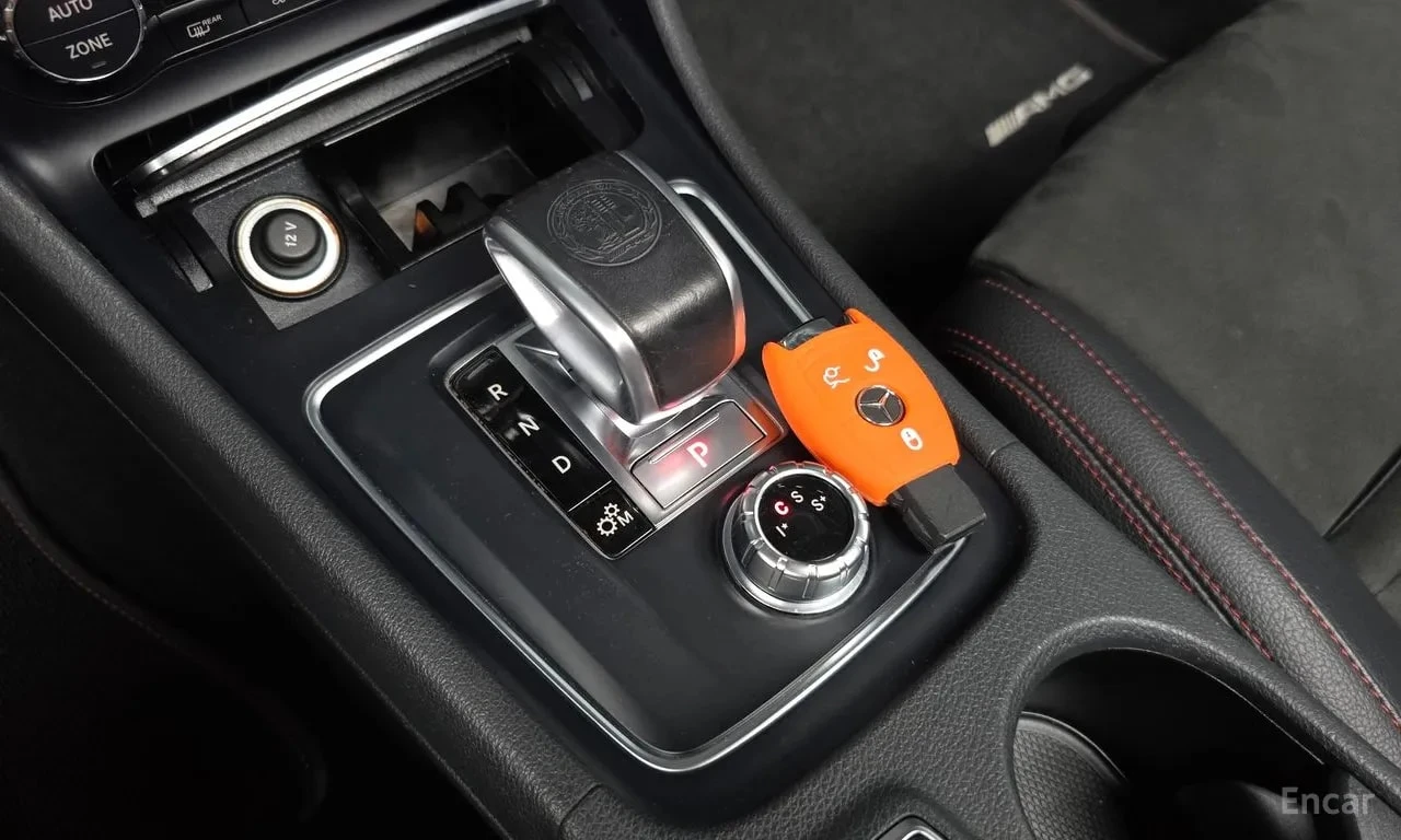 Mercedes-Benz GLA 45 AMG| ALCANTARA| PANO| PAMET| , снимка 9 - Автомобили и джипове - 55929252