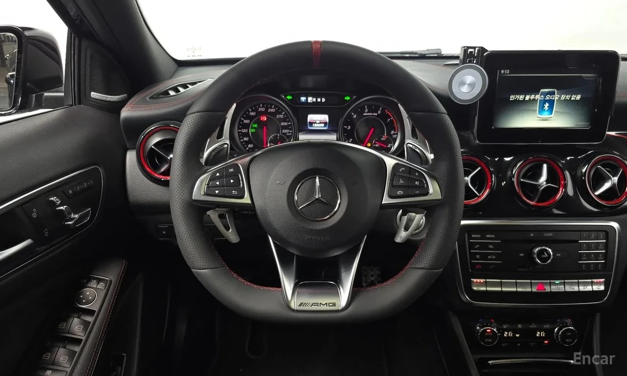Mercedes-Benz GLA 45 AMG| ALCANTARA| PANO| PAMET| , снимка 13 - Автомобили и джипове - 55929252