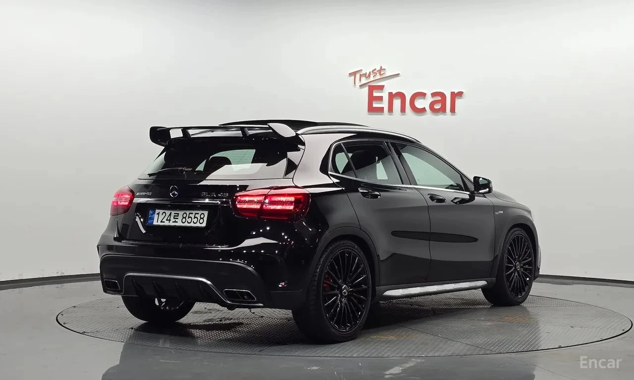 Mercedes-Benz GLA 45 AMG| ALCANTARA| PANO| PAMET| , снимка 2 - Автомобили и джипове - 55929252
