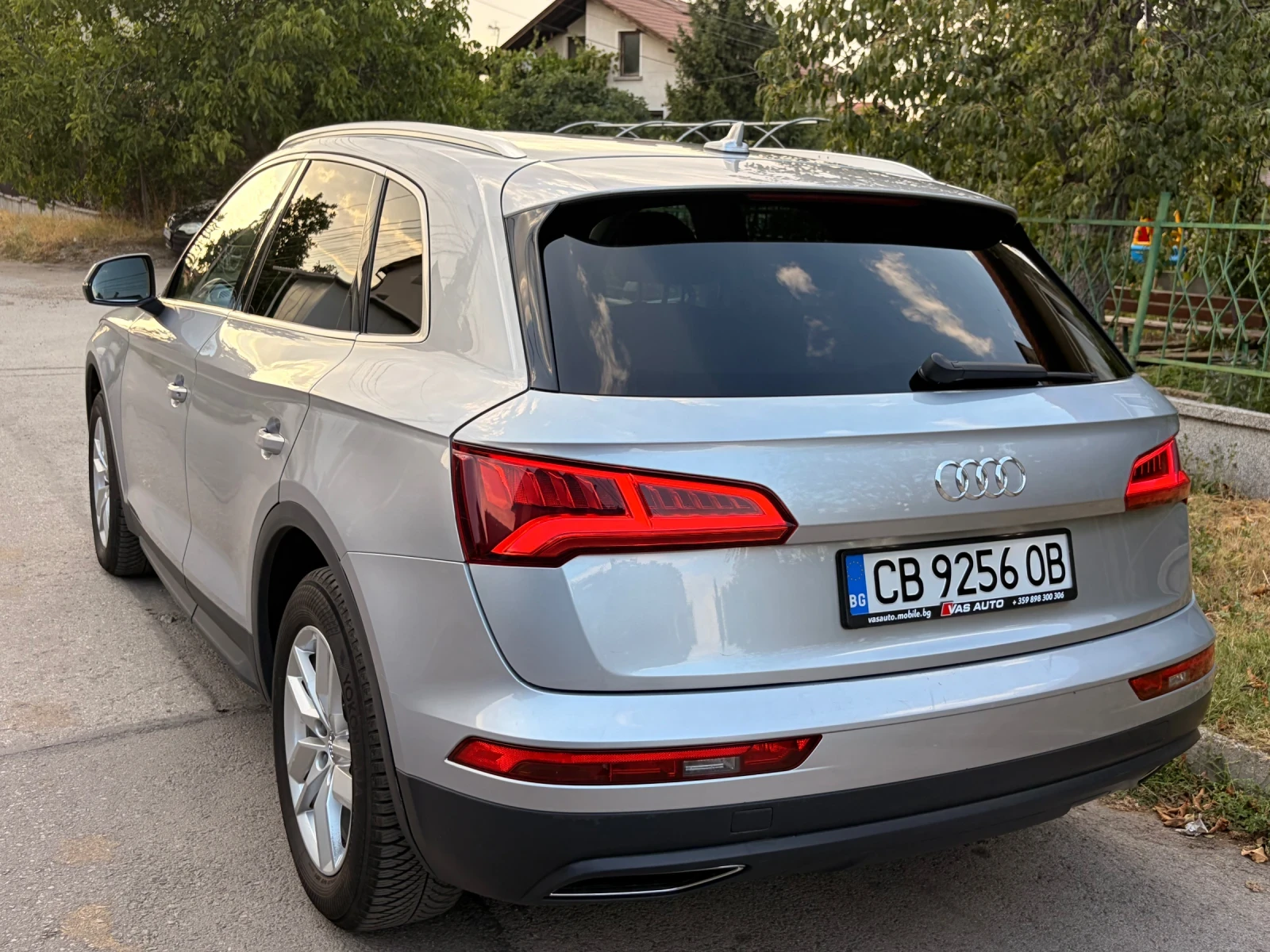 Audi Q5 2.0 TDI 4х4 на Възглавници Може и Бартер , снимка 8 - Автомобили и джипове - 56087605