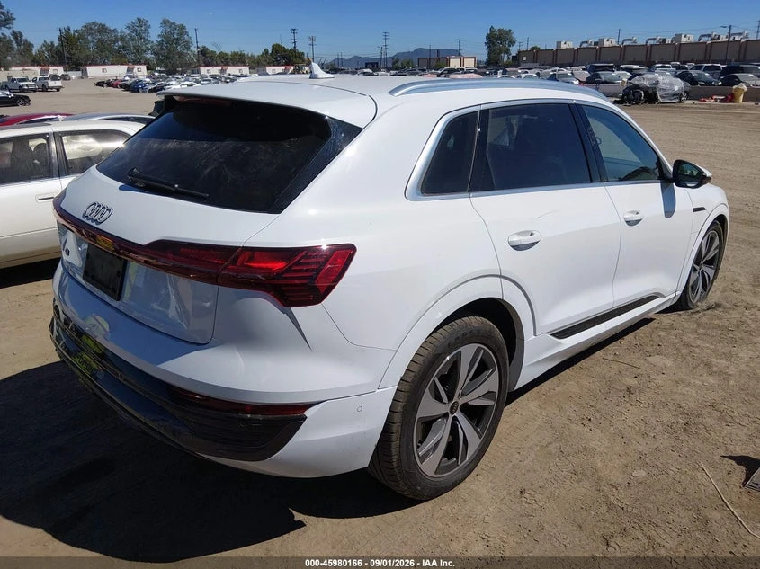 Audi Q8 E-Tron Premium Plus Quattro, снимка 4 - Автомобили и джипове - 56406015