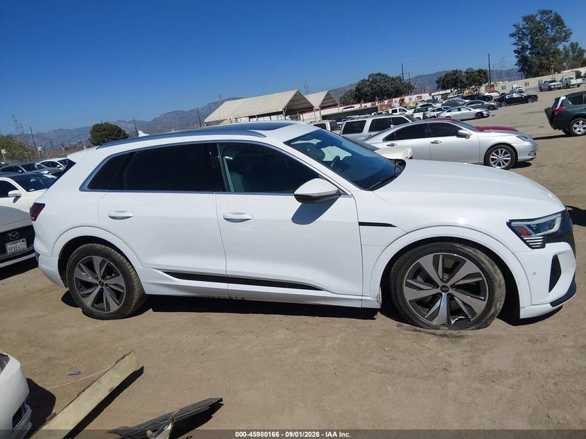 Audi Q8 E-Tron Premium Plus Quattro, снимка 13 - Автомобили и джипове - 56406015