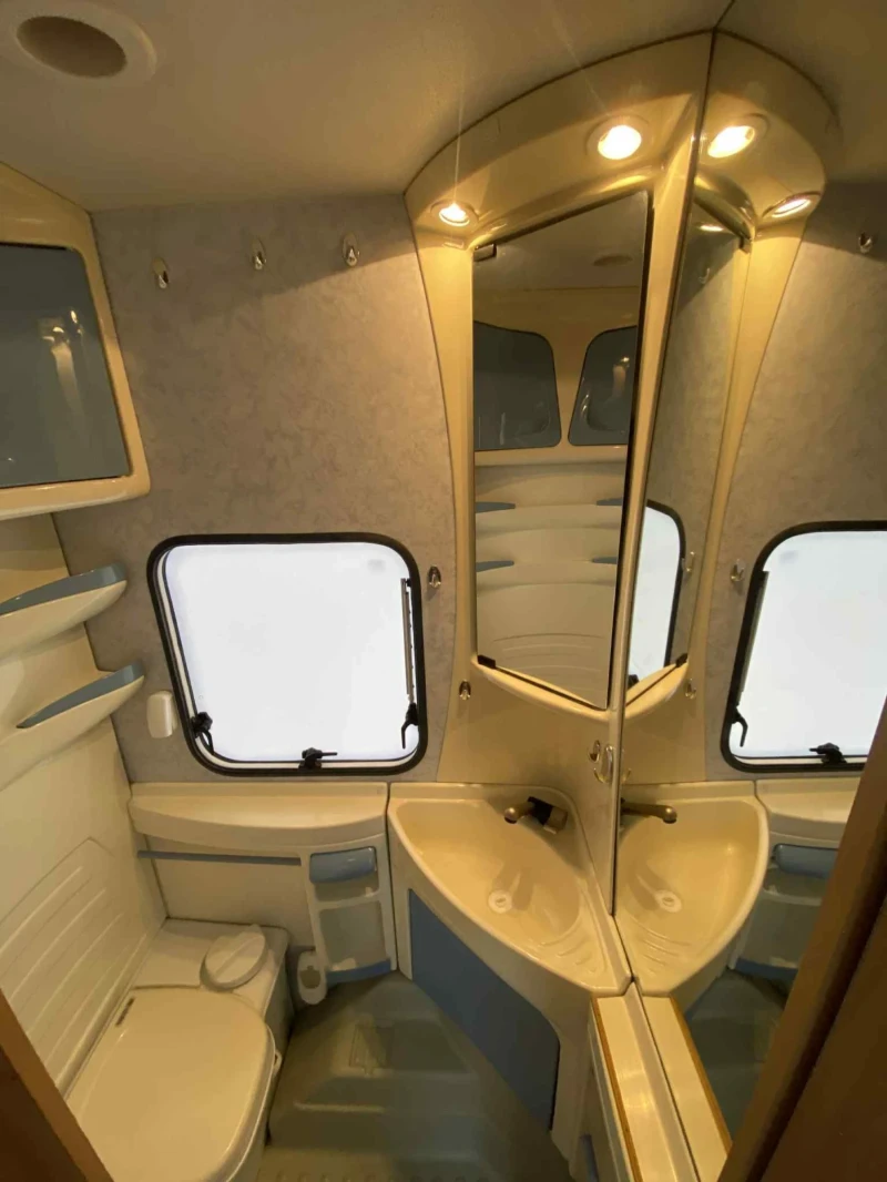 Каравана Caravelair Bamba Luxe 485, снимка 9 - Каравани и кемпери - 52683114