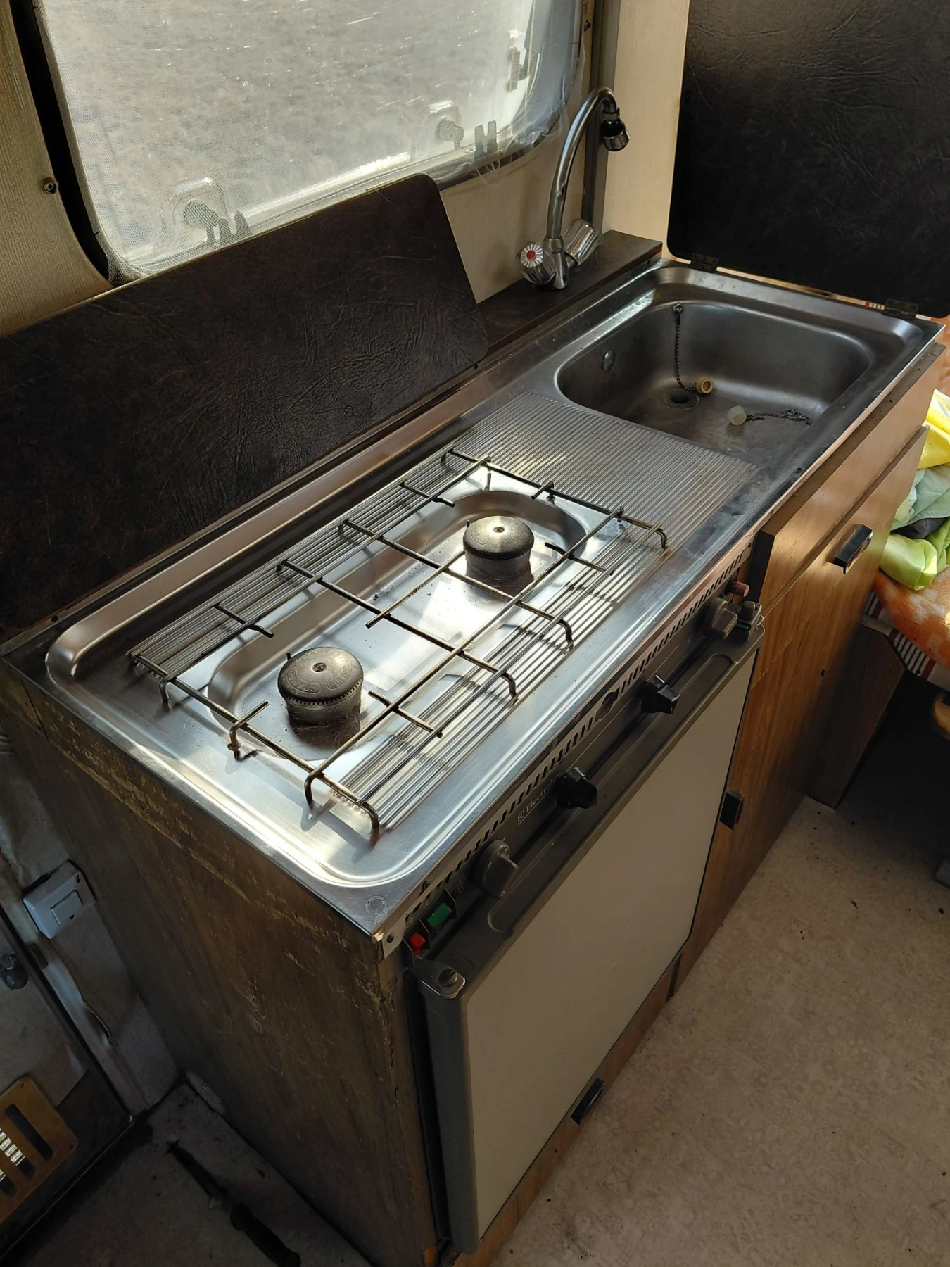 Кемпер HYMER / ERIBA, снимка 8 - Каравани и кемпери - 55783341