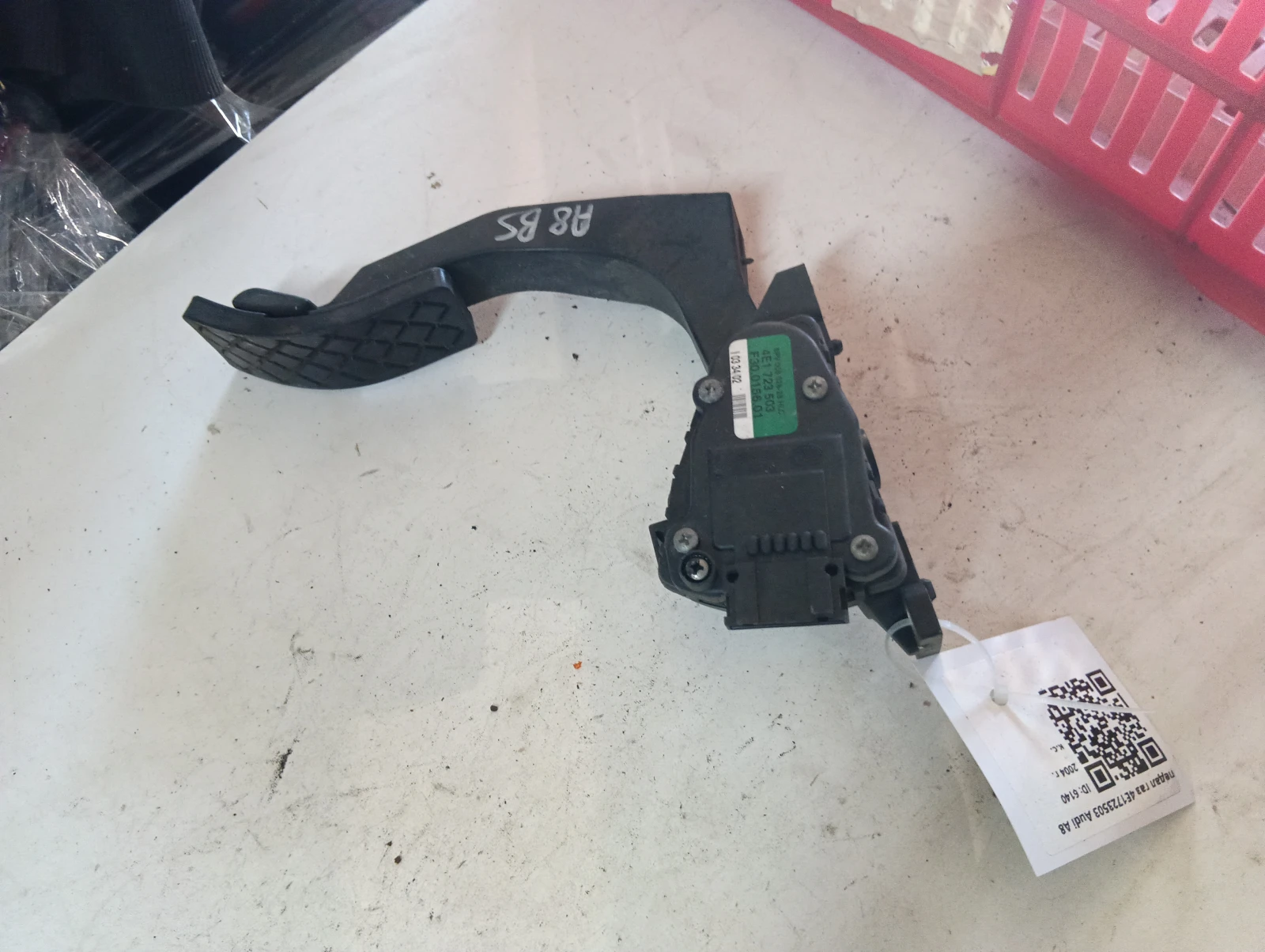 педал газ 4E1723503 Audi A8