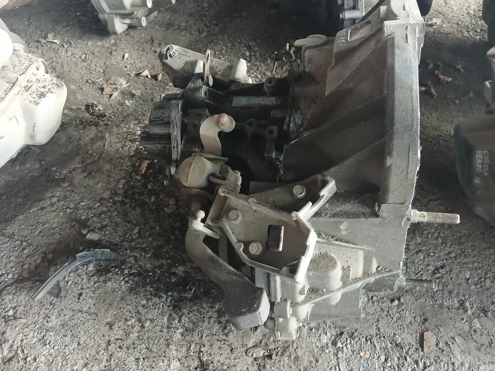 Скорости ръчни Alfa Romeo 147 1.6i, снимка 2 - Части - 55216474