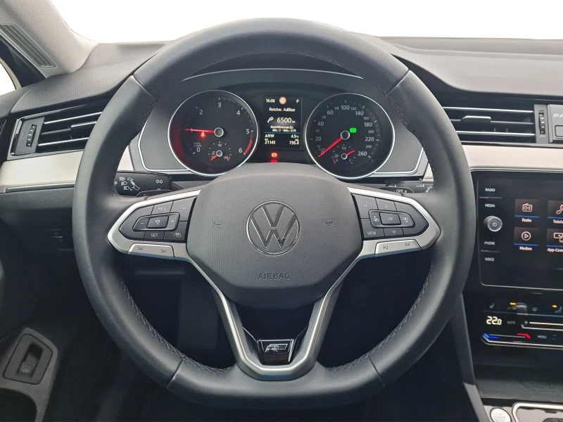 VW Passat VARIANT/2.0TDI/200HP/R-LINE/4M/KLESS/HUD/ACC/647b, снимка 9 - Автомобили и джипове - 48401739