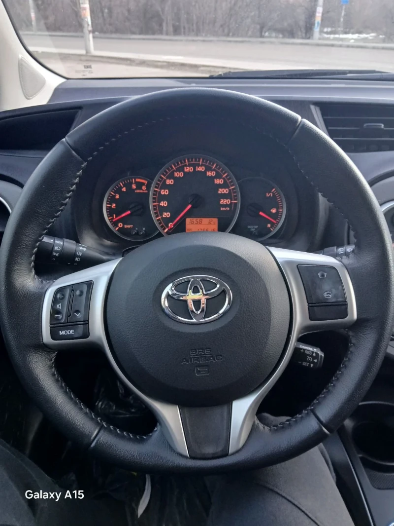 Toyota Yaris 1.4 D4D, снимка 11 - Автомобили и джипове - 48841292