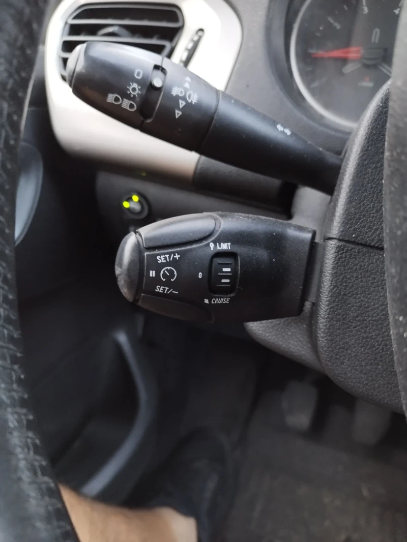 Citroen C-Elysee Камера, климатроник, лед дневни светлини., снимка 15 - Автомобили и джипове - 52060343