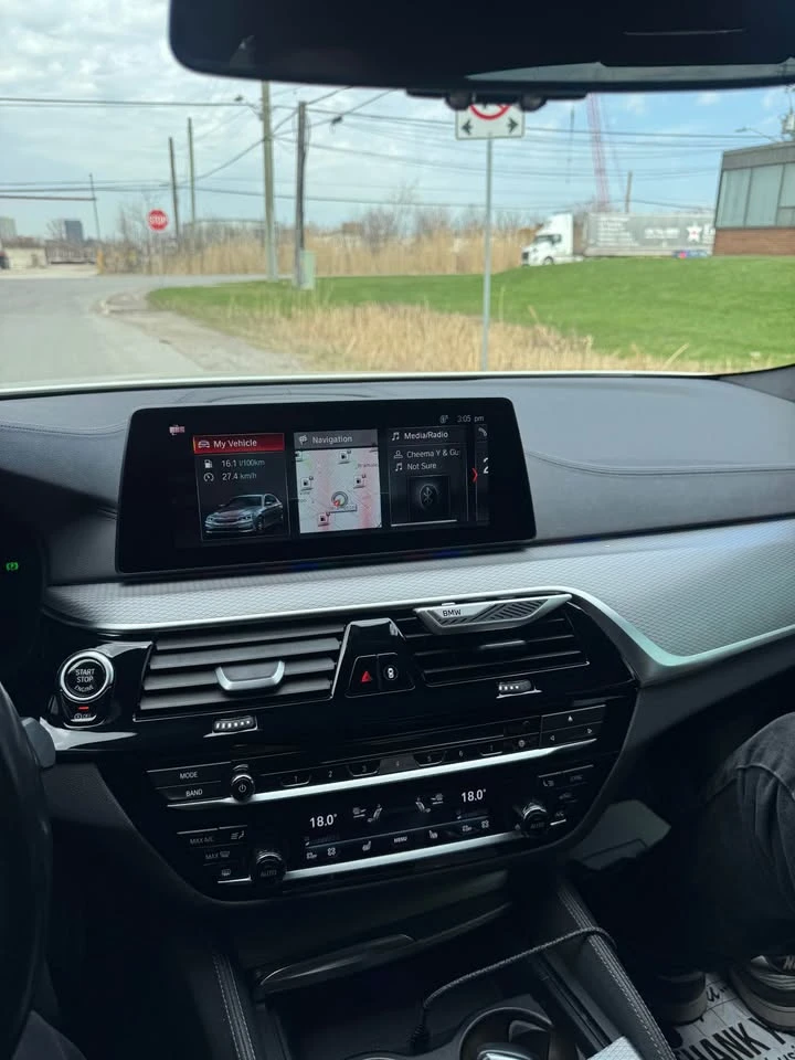 BMW 540 M PACK * PANO * HARMAN * KAMERA * HEAD UP* CARFAX , снимка 12 - Автомобили и джипове - 53271310