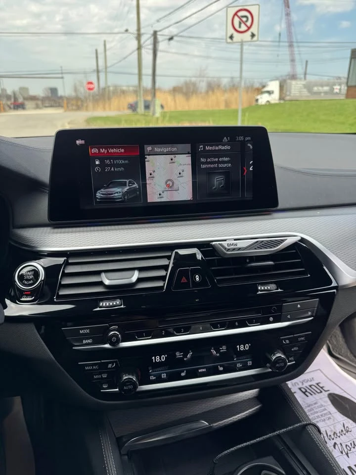 BMW 540 M PACK * PANO * HARMAN * KAMERA * HEAD UP* CARFAX , снимка 11 - Автомобили и джипове - 53271310