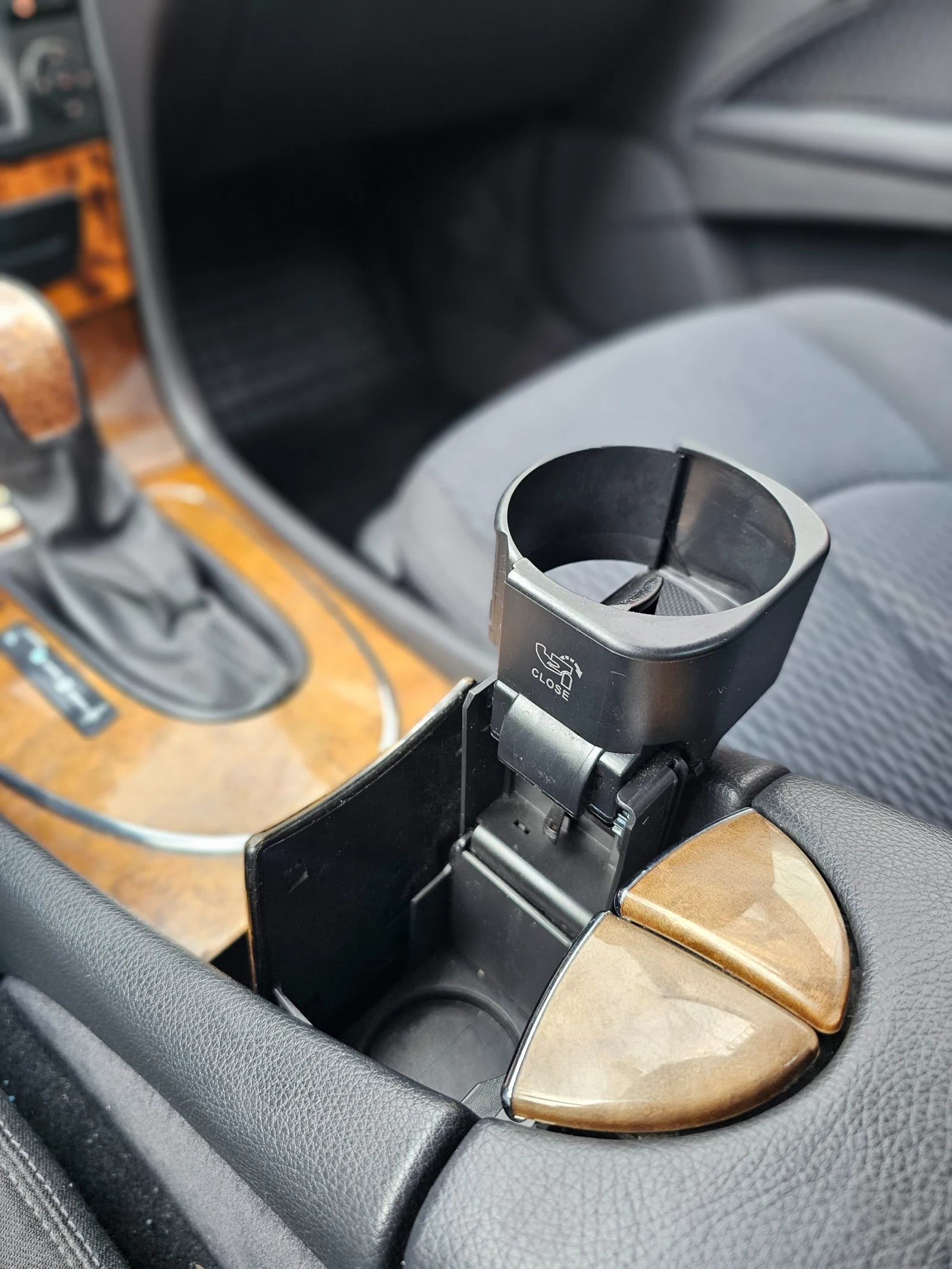 Mercedes-Benz E 280, снимка 12 - Автомобили и джипове - 53717249