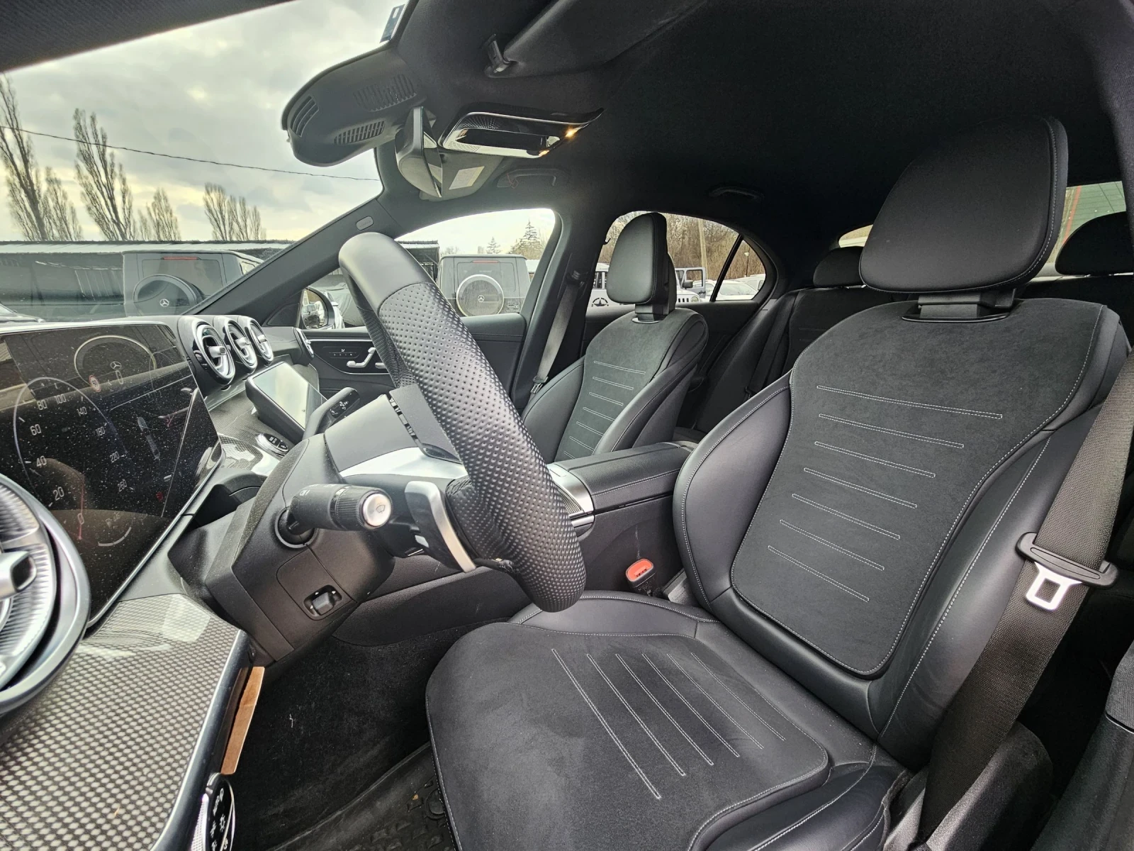 Mercedes-Benz C 300 ///AMG 4MATIC 2ГОДИНИ ГАРАНЦИЯ, снимка 11 - Автомобили и джипове - 53975614