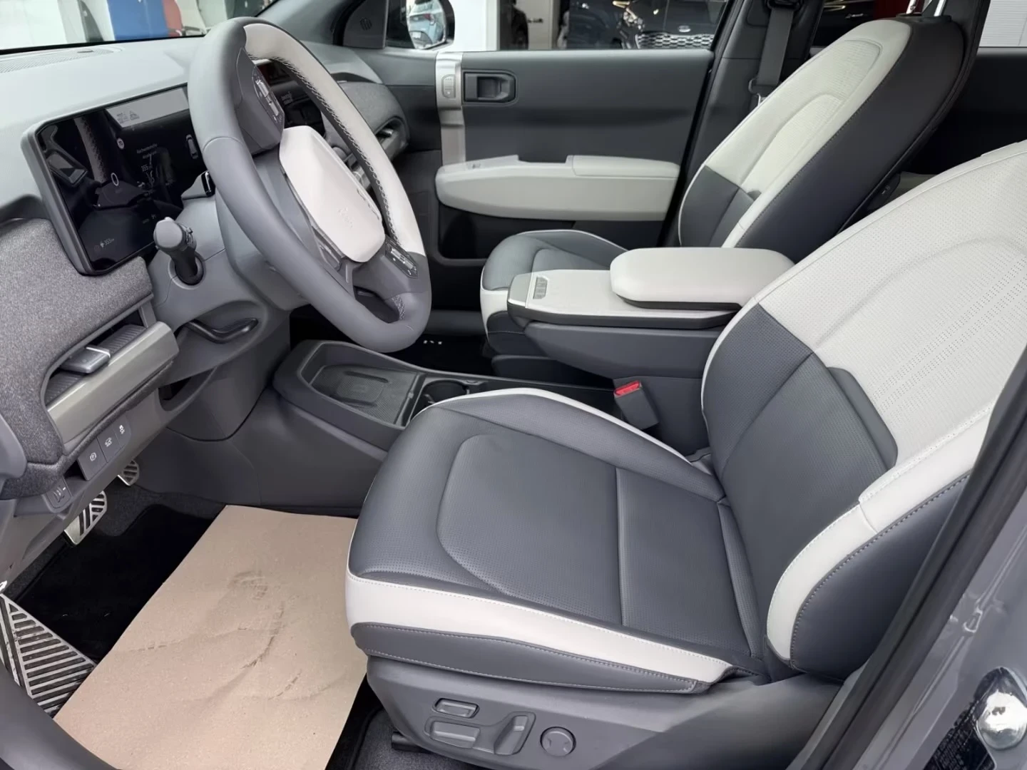 Kia EV3 GT-Line 81.4kWh DISTR 360* HUD B/S Winter Package+, снимка 9 - Автомобили и джипове - 54071129