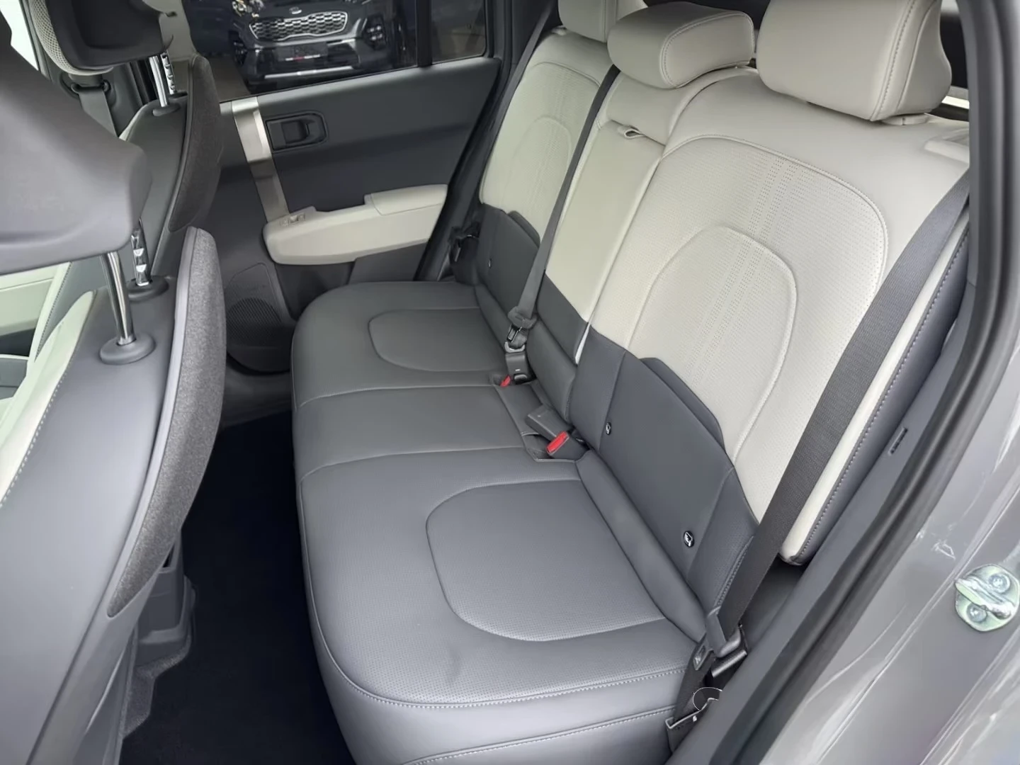 Kia EV3 GT-Line 81.4kWh DISTR 360* HUD B/S Winter Package+, снимка 14 - Автомобили и джипове - 54071129