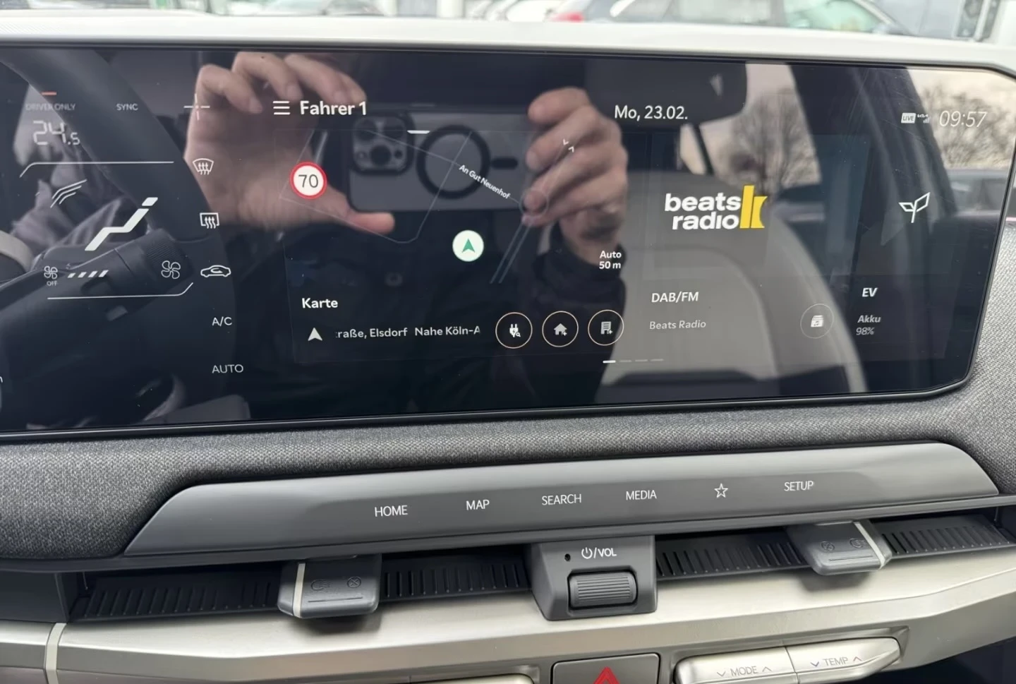 Kia EV3 GT-Line 81.4kWh DISTR 360* HUD B/S Winter Package+, снимка 13 - Автомобили и джипове - 54071129