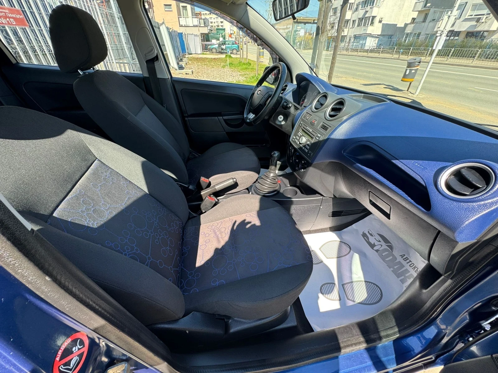 Ford Fiesta 1.2i/РЕАЛНИ КМ ! ! ! , снимка 12 - Автомобили и джипове - 54096712