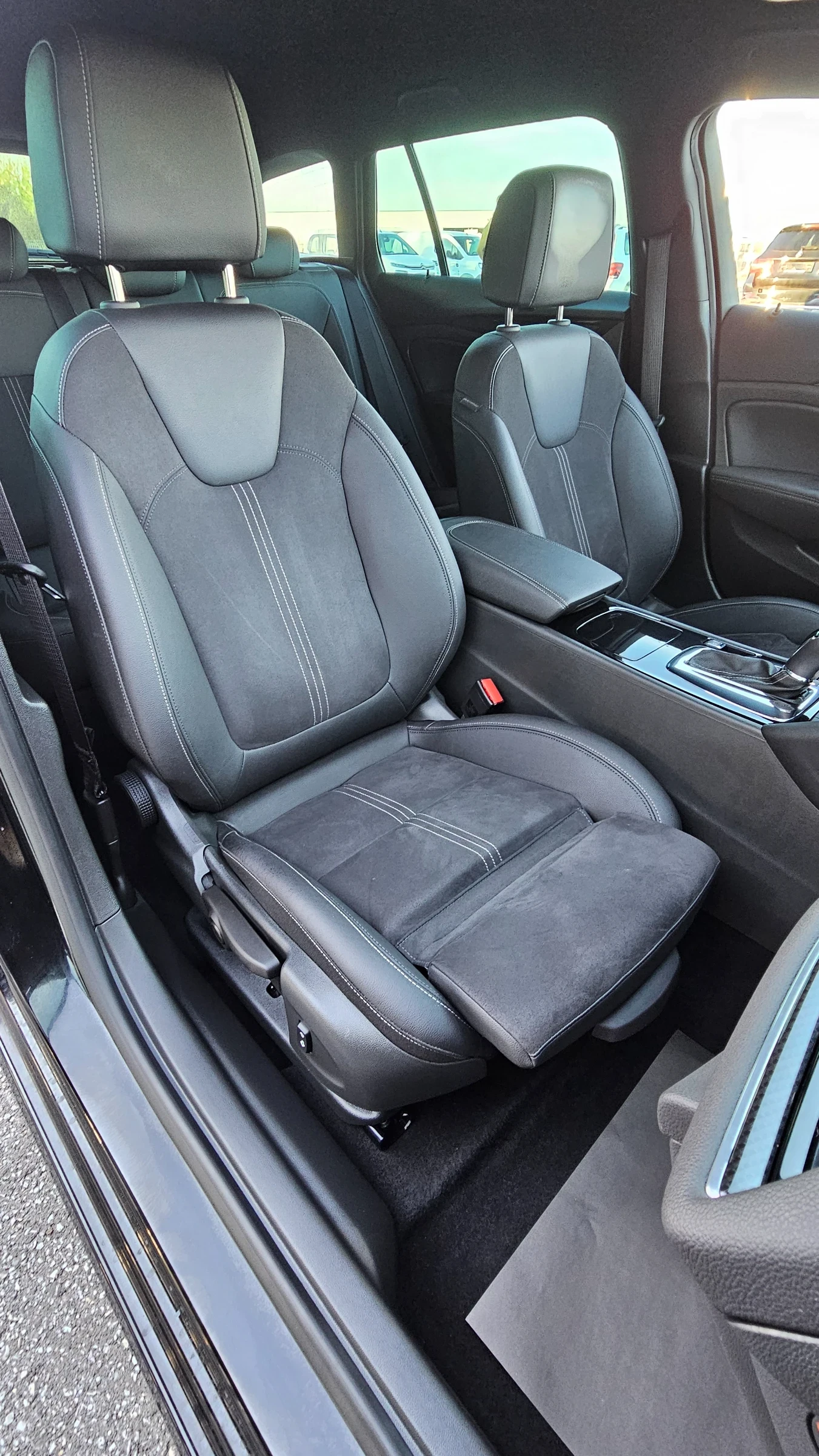 Opel Insignia Germany* Ultimate* Face* Aut.* Masage* LED* Kam.* , снимка 14 - Автомобили и джипове - 54114507