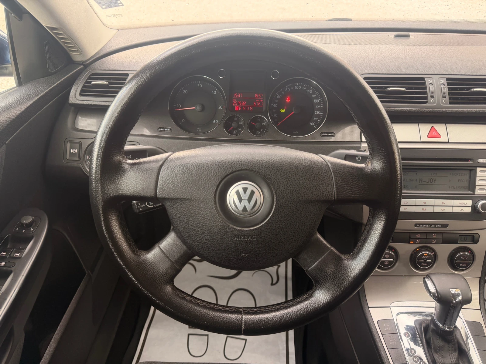 VW Passat 2.0TDI* AVTOMATIK, снимка 7 - Автомобили и джипове - 54255678
