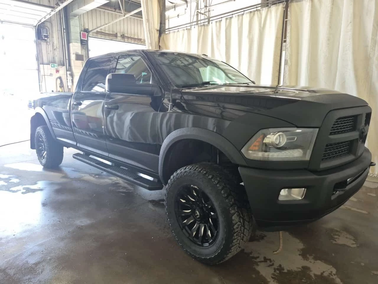 Dodge RAM 3500 | LARAMIE CREW CAB LONG BED| ПОДГРЕВИ| ОБДУХВАНЕ, снимка 2 - Автомобили и джипове - 54414051
