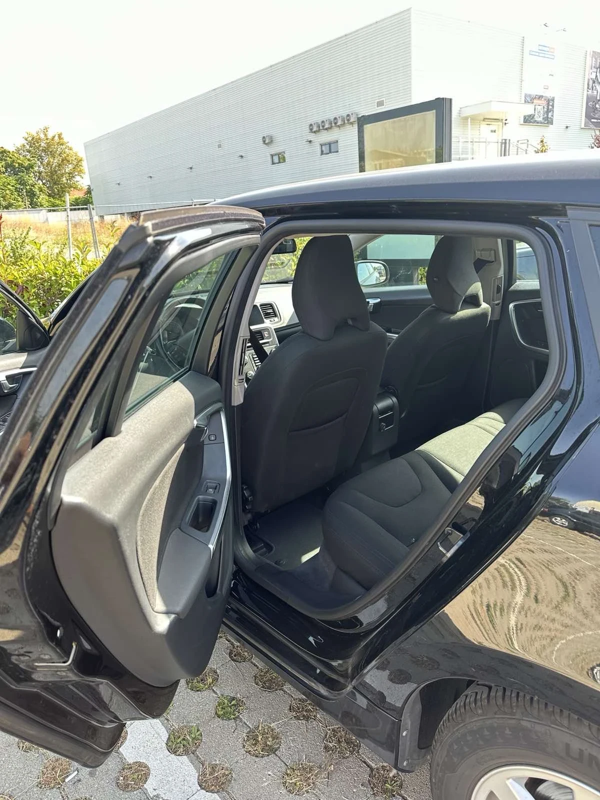 Volvo V60 D2 diesel automatic, снимка 12 - Автомобили и джипове - 54645274