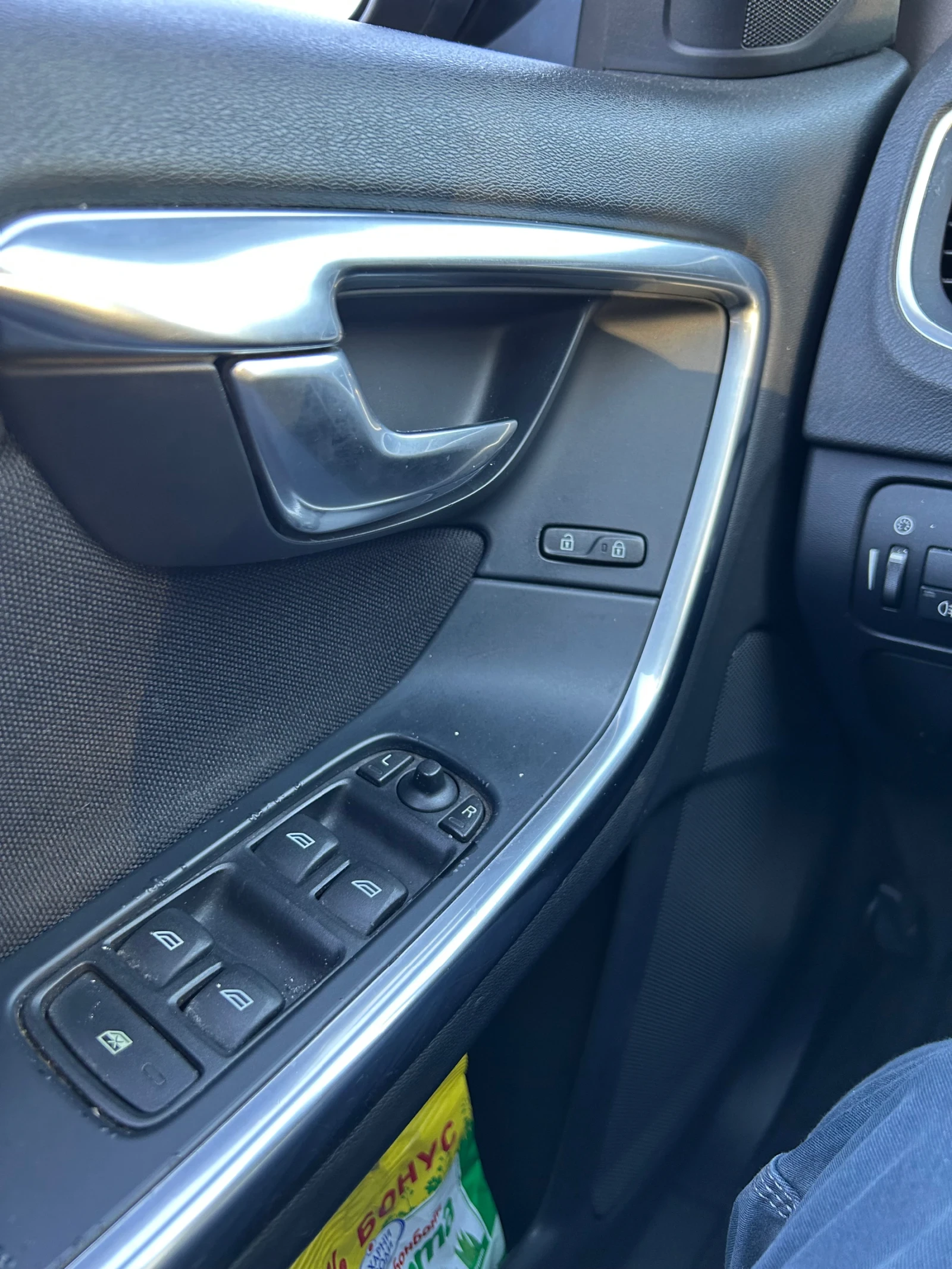 Volvo V60 D2 diesel automatic, снимка 5 - Автомобили и джипове - 54645274