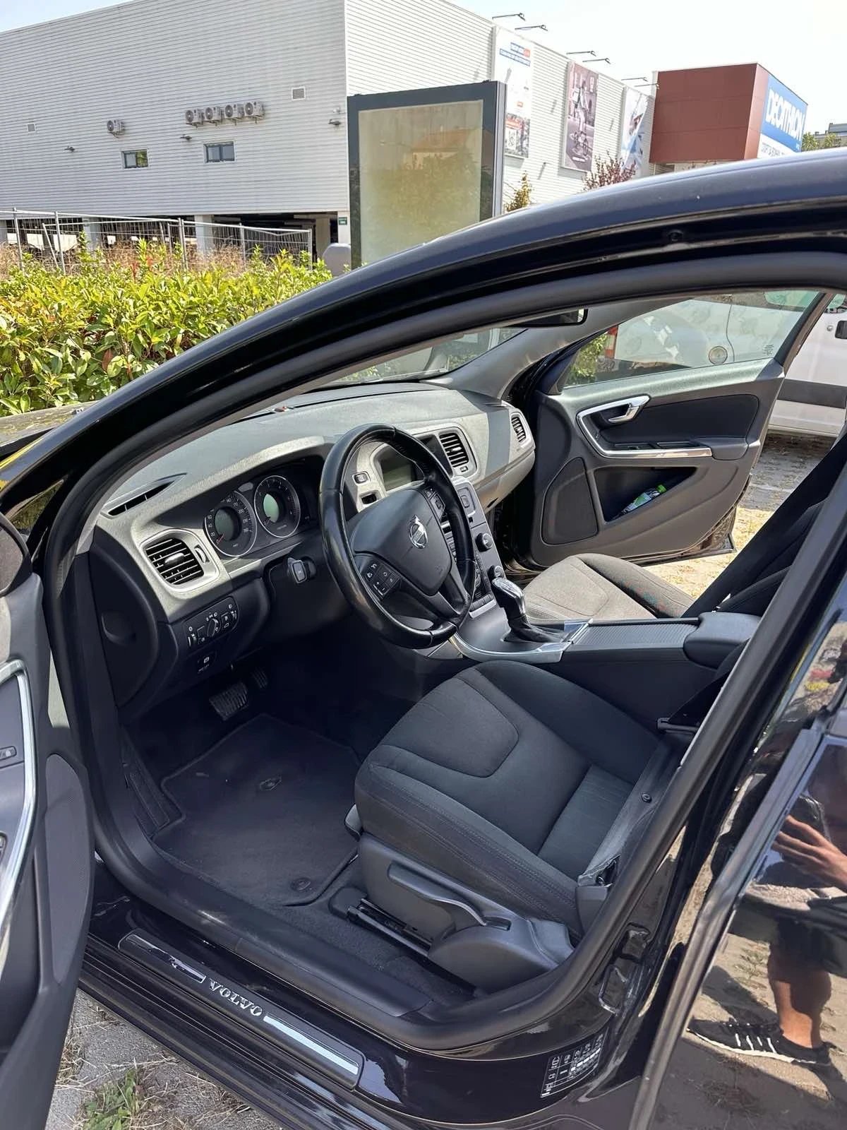 Volvo V60 D2 diesel automatic, снимка 11 - Автомобили и джипове - 54645274
