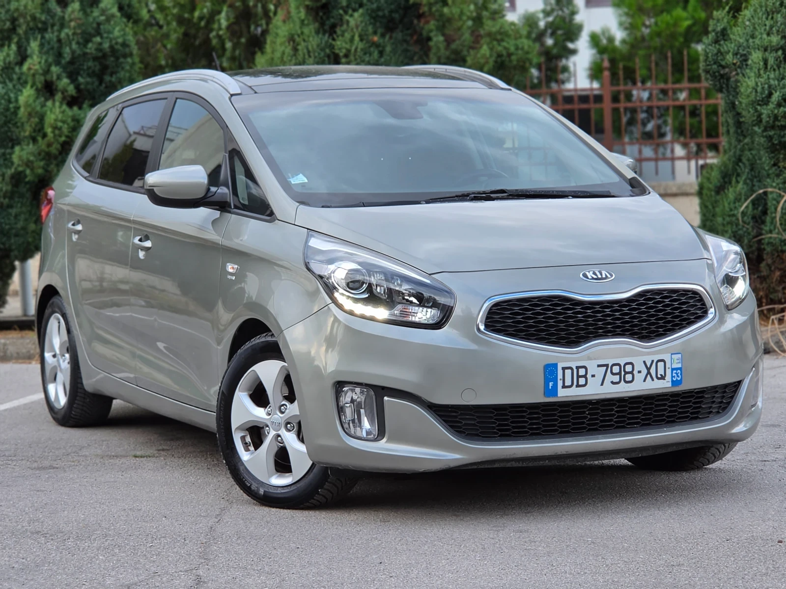 Kia Carens 1.7CRDi 136hp * КАМЕРА * ЕВРО 5 * , снимка 3 - Автомобили и джипове - 55228553