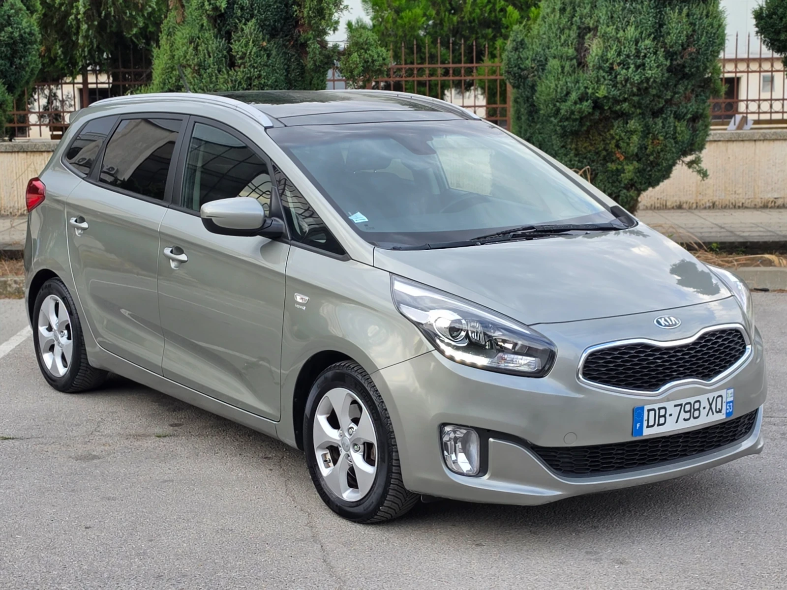Kia Carens 1.7CRDi 136hp * КАМЕРА * ЕВРО 5 * , снимка 4 - Автомобили и джипове - 55228553