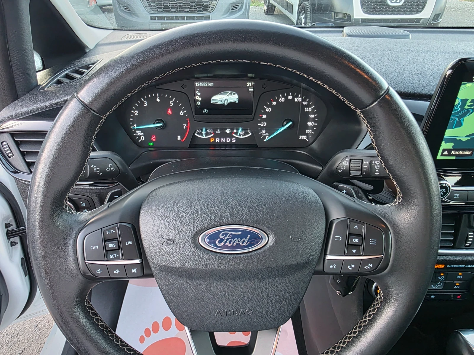 Ford Fiesta 1.0i Автоматик Навигация Камера, снимка 13 - Автомобили и джипове - 55454497