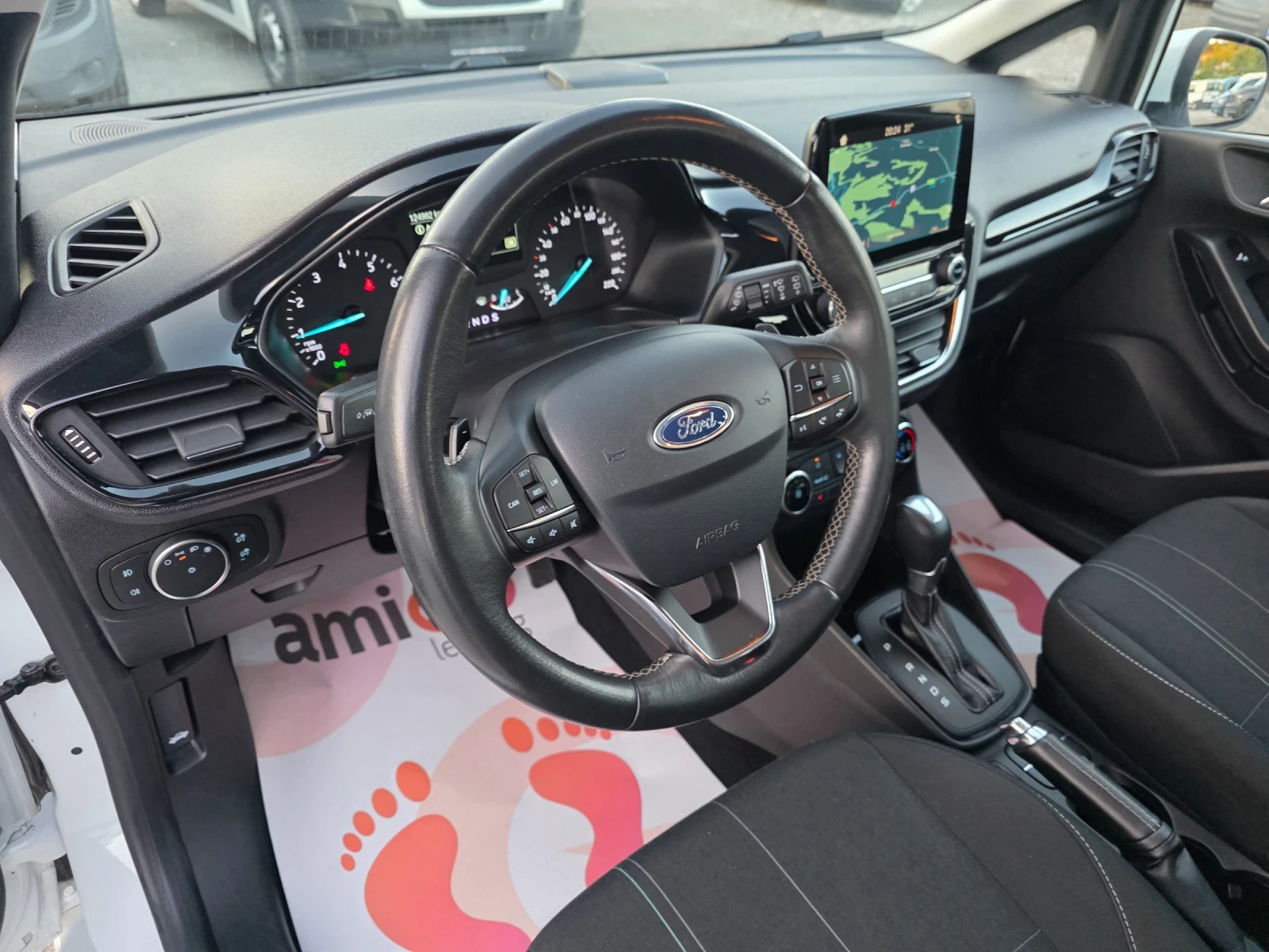 Ford Fiesta 1.0i Автоматик Навигация Камера, снимка 15 - Автомобили и джипове - 55454497