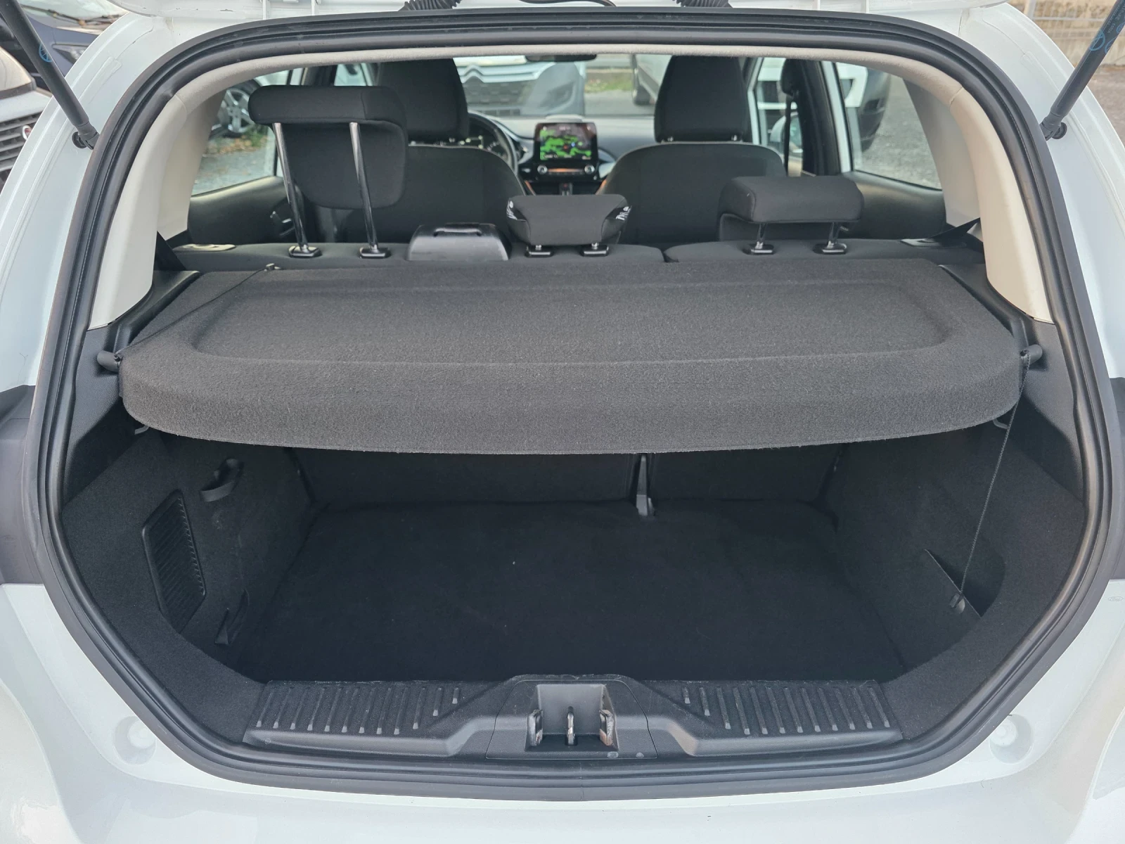 Ford Fiesta 1.0i Автоматик Навигация Камера, снимка 17 - Автомобили и джипове - 55454497