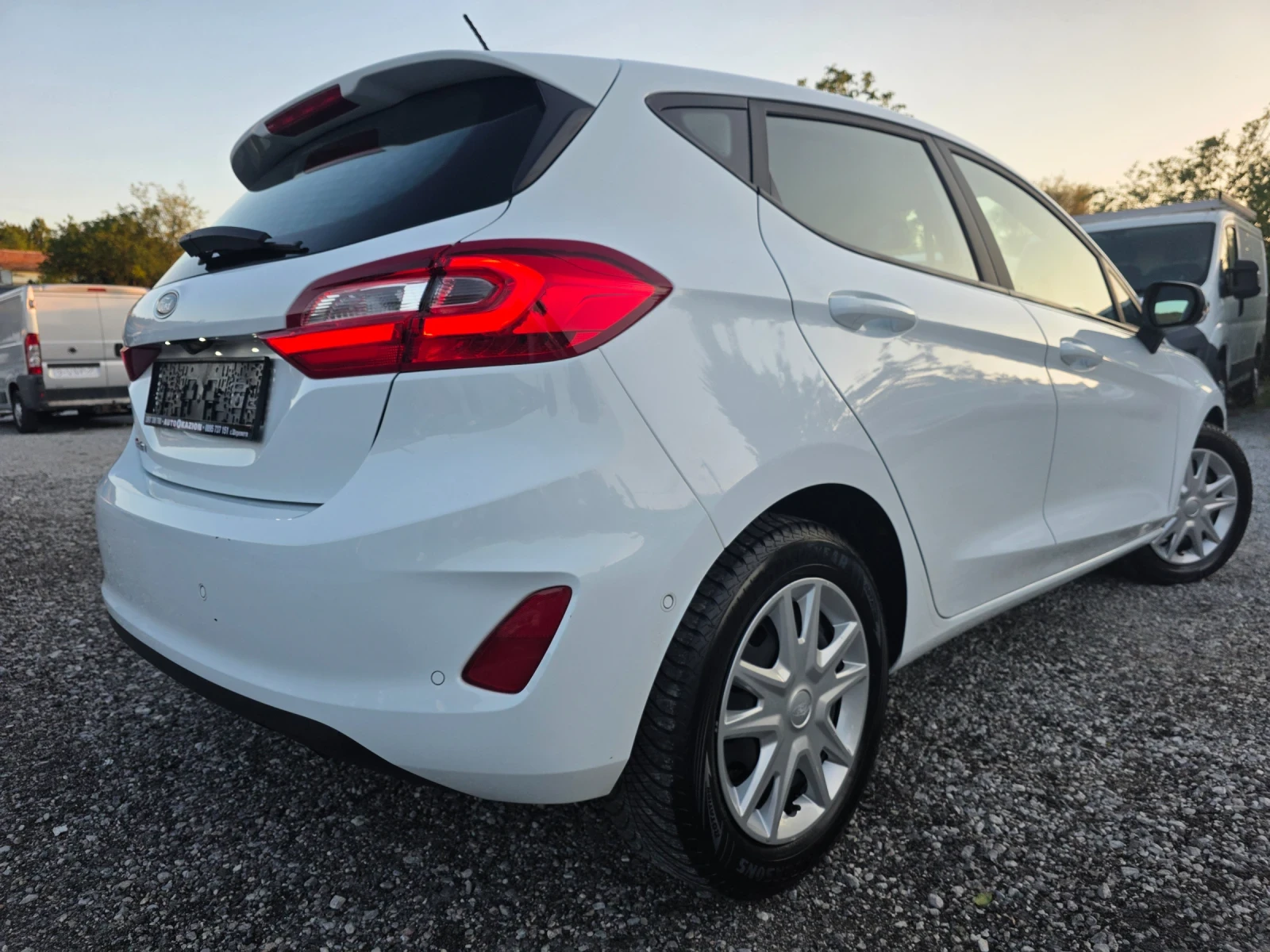 Ford Fiesta 1.0i Автоматик Навигация Камера, снимка 6 - Автомобили и джипове - 55454497