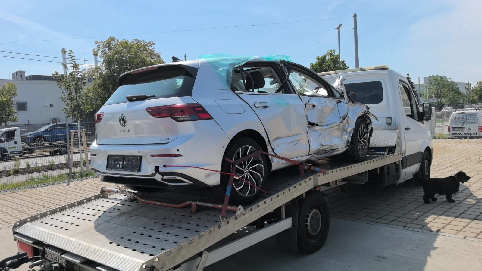 VW Golf 1.5 eTsi, снимка 3 - Автомобили и джипове - 55615585