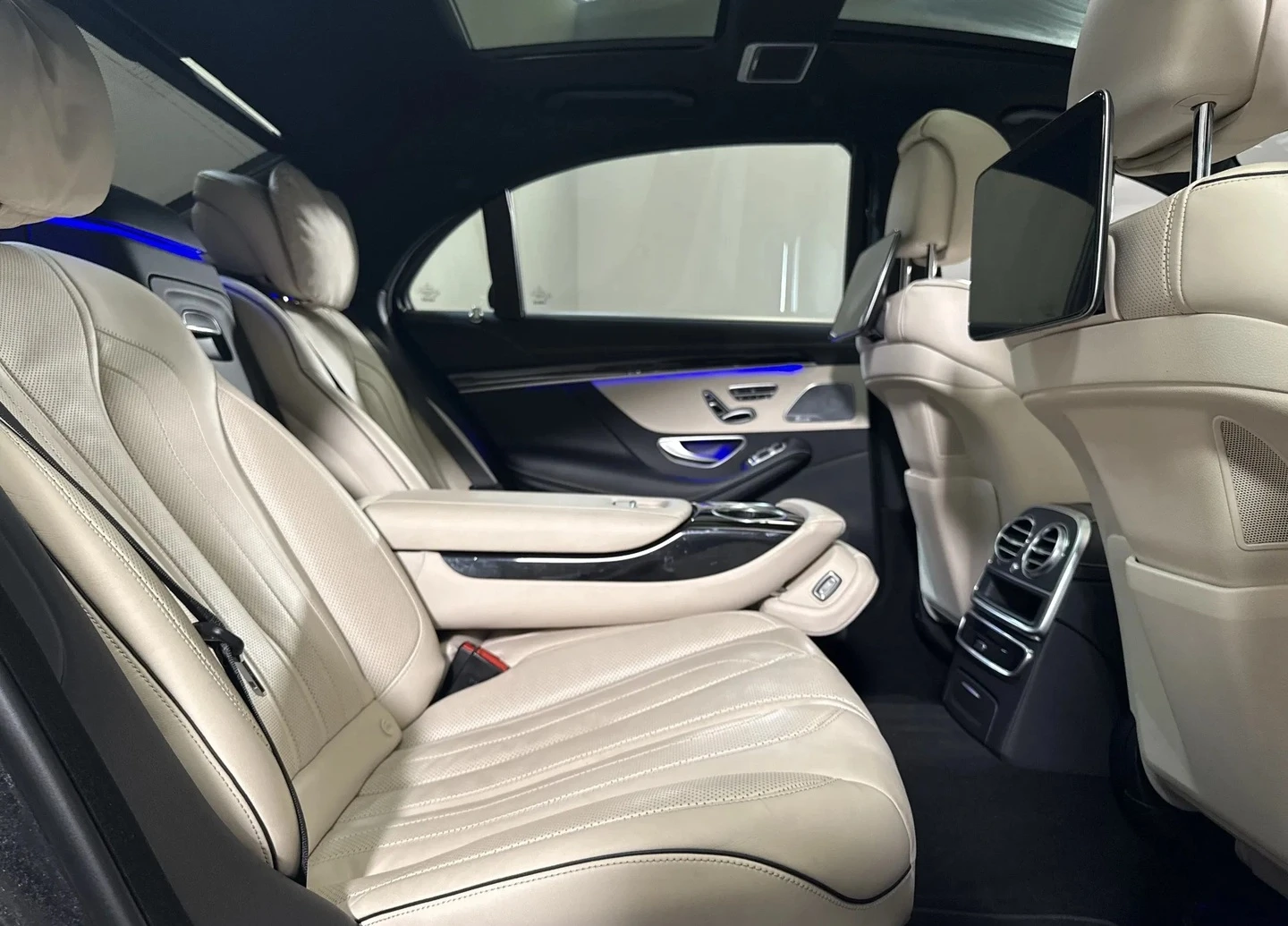 Mercedes-Benz S 560 4MATIC AMG-Line Plus , снимка 10 - Автомобили и джипове - 55902363