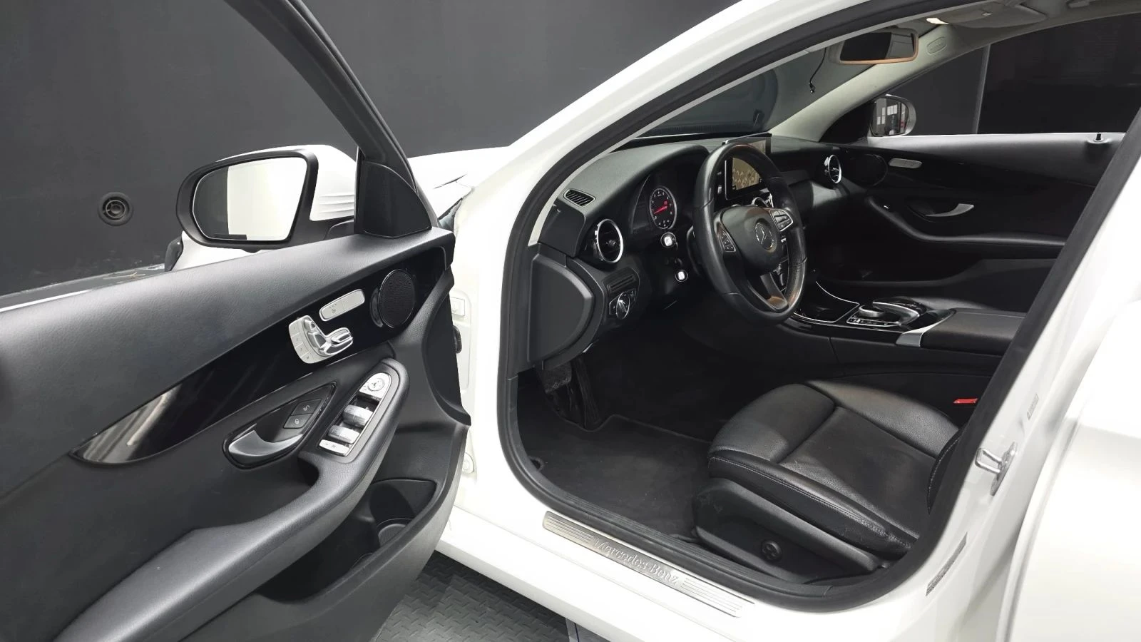 Mercedes-Benz C 200, снимка 10 - Автомобили и джипове - 56685745