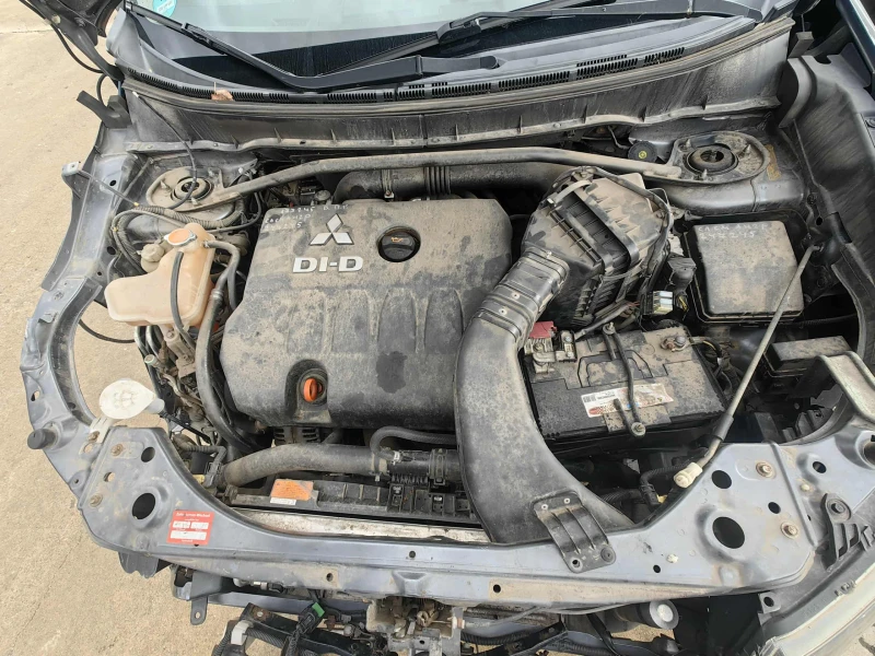 Mitsubishi Outlander 2.0, снимка 4 - Автомобили и джипове - 52492752