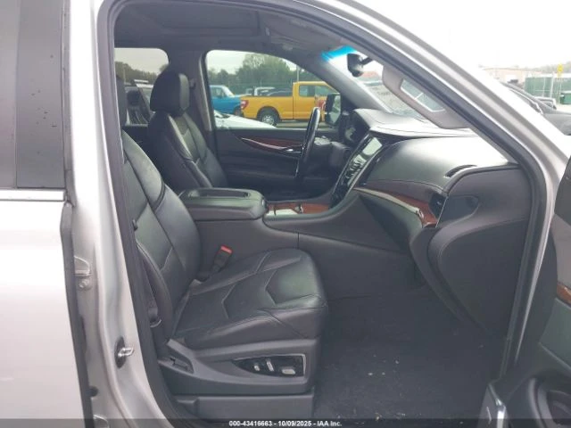 Cadillac Escalade LUXURY* 6.2L V8 420HP* Клип на мотор* Крайна цена!, снимка 5 - Автомобили и джипове - 52975915